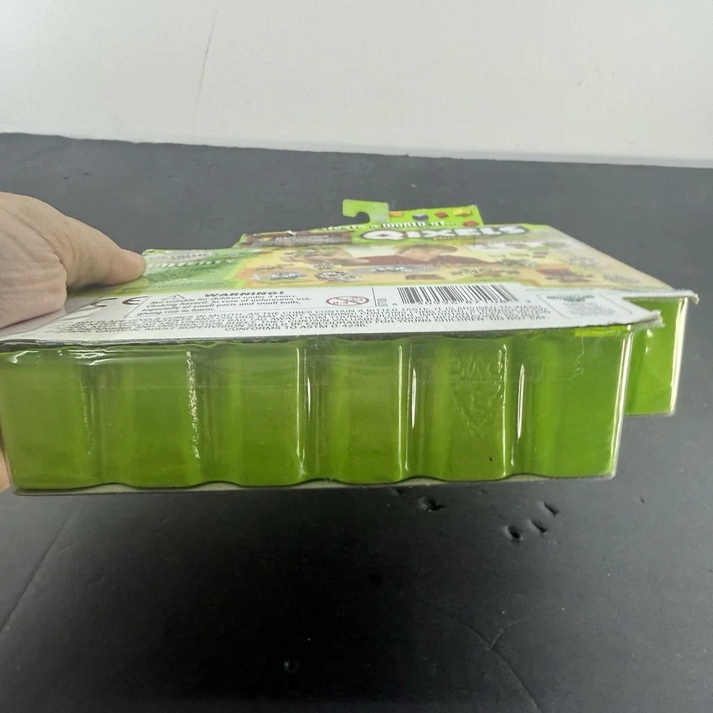 Qixels Kingdom Dragon Combat 500 Cubes Make Spray Play Gift